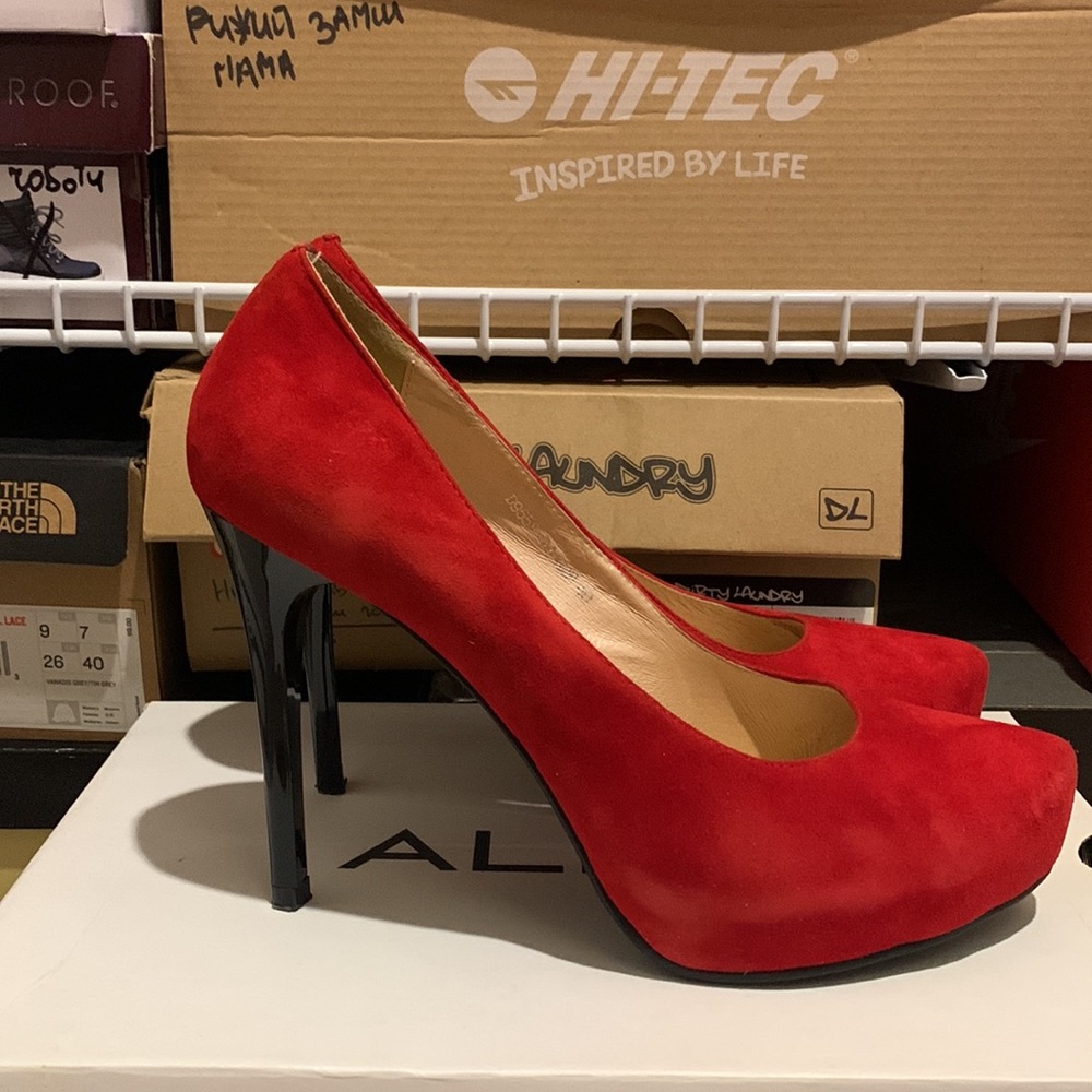 Red Heels - Picture 3 of 4